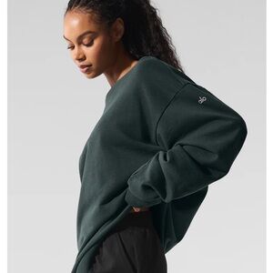 NWT Alo Chill Crew Neck Pullover in Green